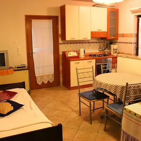 Apartment In Porec/istrien 10378 *